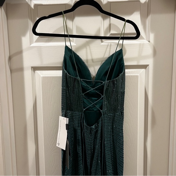 Nox Anabel E1038 - NWT Beaded V-Neck
Prom Dress SIZE 4 - Picture 3 of 7